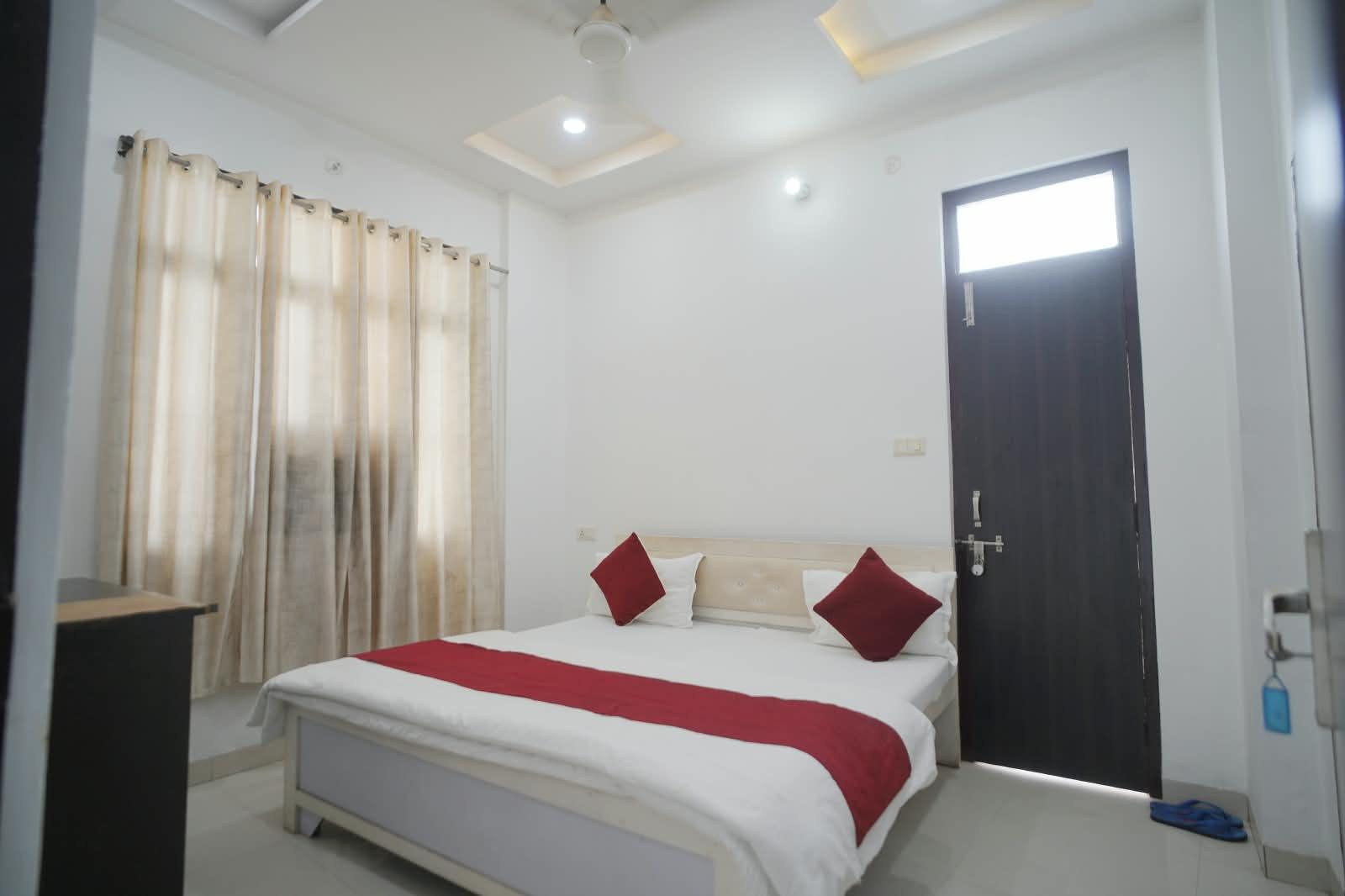 Double Room with red accents