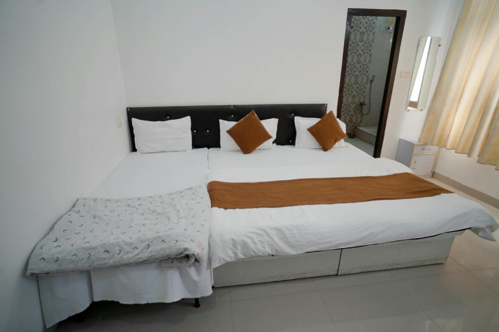 Quad Room bed arrangement detail